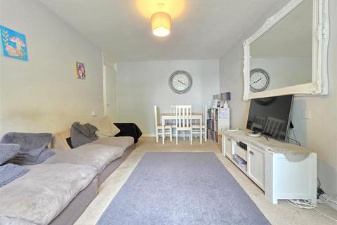 1 bedroom flat for sale, Aidan Close, Dagenham