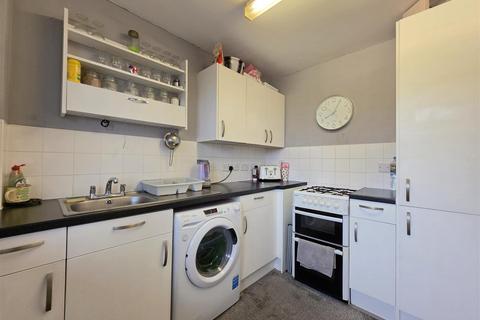 1 bedroom flat for sale, Aidan Close, Dagenham