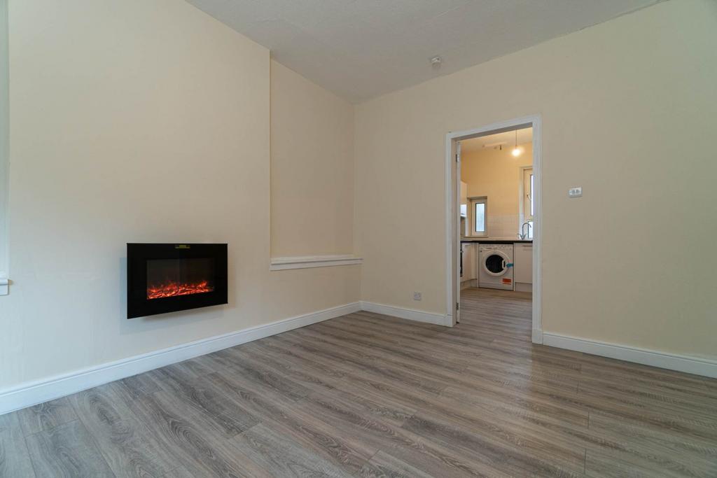 Apartment in Glasgow, Waverley Park, Pollokshaws - View 3