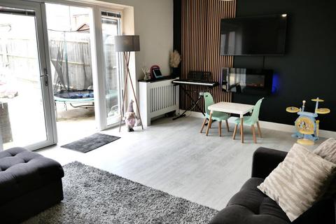 3 bedroom semi-detached house for sale, Clover Grove, Calne