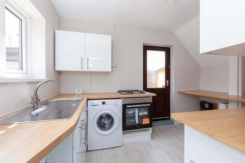 2 bedroom semi-detached house for sale, Barnfield, Cippenham