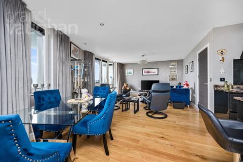 3 bedroom flat to rent, The Boardwalk, Brighton BN2