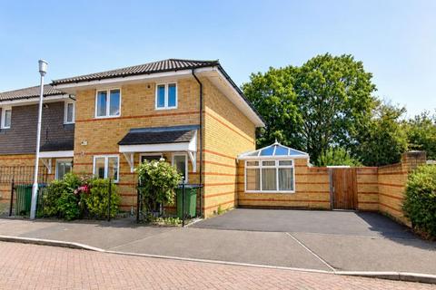 Stanley Close, London, SE9 2BA
