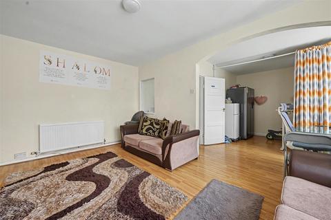 4 bedroom end of terrace house for sale, Camrose Avenue, Edgware