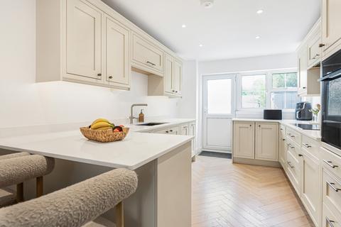 3 bedroom terraced house for sale, Howlands, Welwyn Garden City, Hertfordshire, AL7