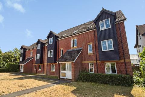 2 bed flat/apartment for rent in Harbury Court, Newbury, RG14