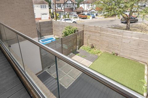 4 bedroom terraced house for sale, Lincoln Road, Enfield