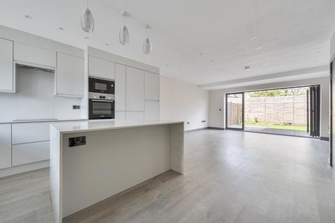 4 bedroom terraced house for sale, Lincoln Road, Enfield