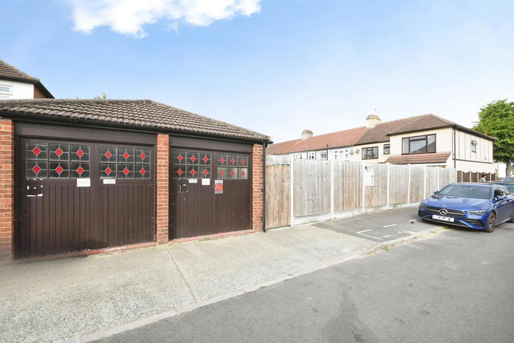 House exterior, garage