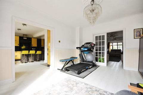 5 bedroom end of terrace house for sale, Belgrave Avenue, Romford