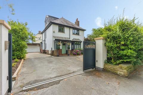 4 bedroom detached house for sale, Macclesfield Road, Macclesfield SK10