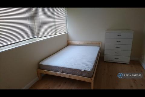 1 bedroom in a house share to rent, Tinkers Bridge, Milton Keynes, MK6