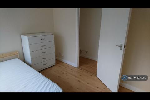 1 bedroom in a house share to rent, Tinkers Bridge, Milton Keynes, MK6