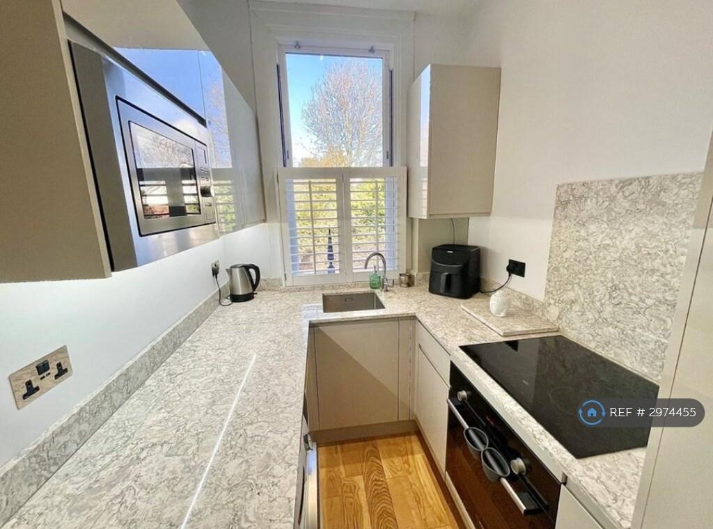 Apartment in Beckenham - View 3