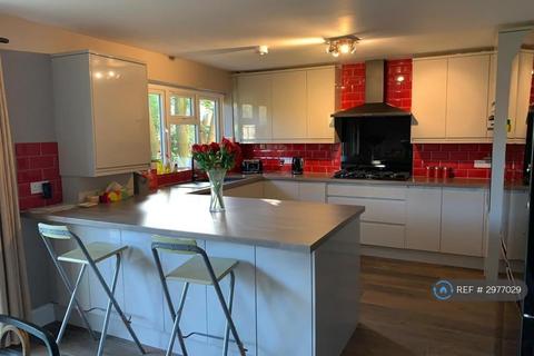 1 bedroom in a house share to rent, London Road, Feltham, TW14