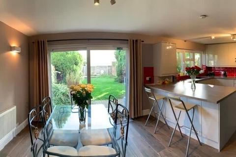 1 bedroom in a house share to rent, London Road, Feltham, TW14