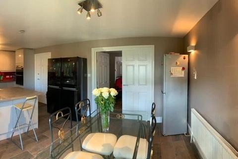 1 bedroom in a house share to rent, London Road, Feltham, TW14