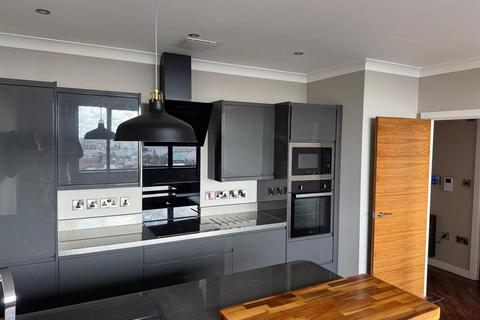 1 bedroom apartment to rent, 8th Floor,  Essex House, Manor Street, Hull