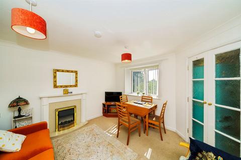 1 bedroom flat for sale, Plymyard Avenue, Bromborough, Wirral