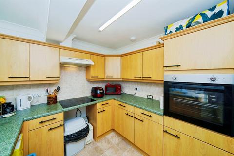 1 bedroom flat for sale, Plymyard Avenue, Bromborough, Wirral
