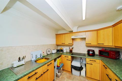 1 bedroom flat for sale, Plymyard Avenue, Bromborough, Wirral