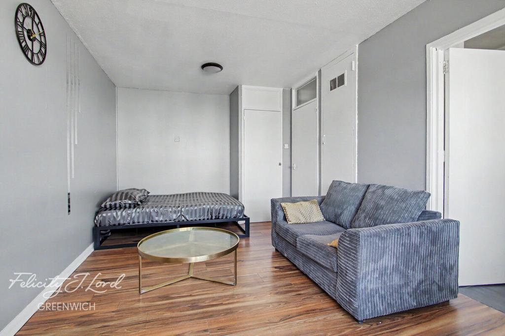 Apartment in London, Evelyn Estate, New Cross - More