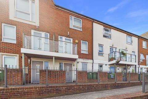 Samas Way, Dartford DA1