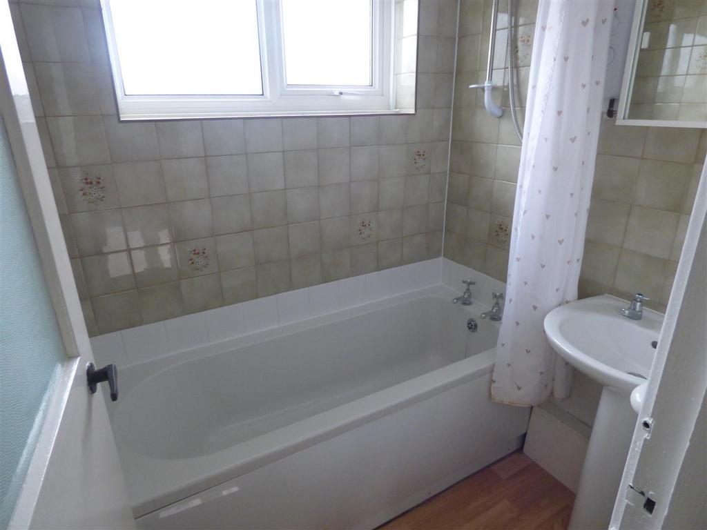 House in Nottingham, Inham Nook, Chilwell - More