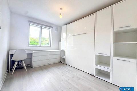 undefined, Springwood Crescent, Edgware