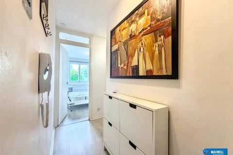 undefined, Springwood Crescent, Edgware