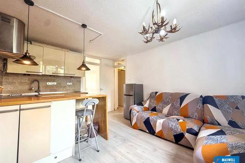 undefined, Springwood Crescent, Edgware