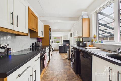 4 bedroom semi-detached house for sale, South Grove, Greater Manchester M33