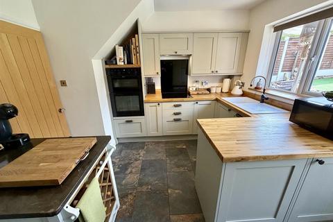 3 bedroom semi-detached house for sale, Hopton Drive, Mirfield