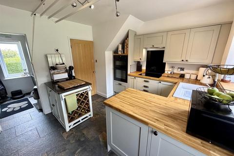 3 bedroom semi-detached house for sale, Hopton Drive, Mirfield