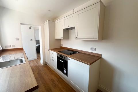 3 bedroom terraced house to rent, Grovehill Road, BEVERLEY