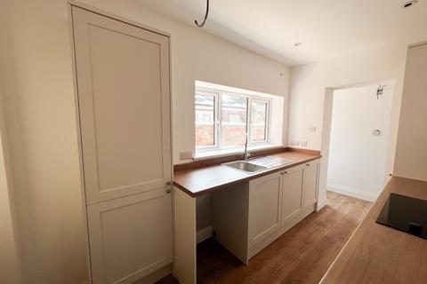 3 bedroom terraced house to rent, Grovehill Road, BEVERLEY
