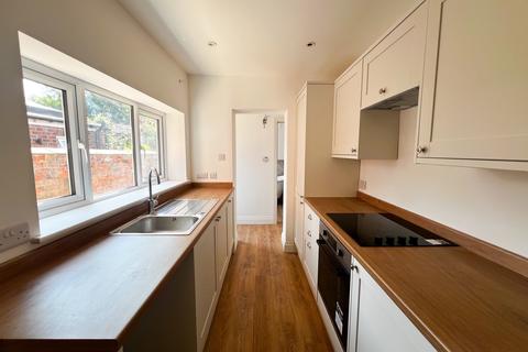 3 bedroom terraced house to rent, Grovehill Road, BEVERLEY