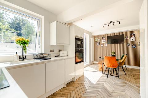 4 bedroom semi-detached house for sale, Roxholme Avenue, Leeds, LS7