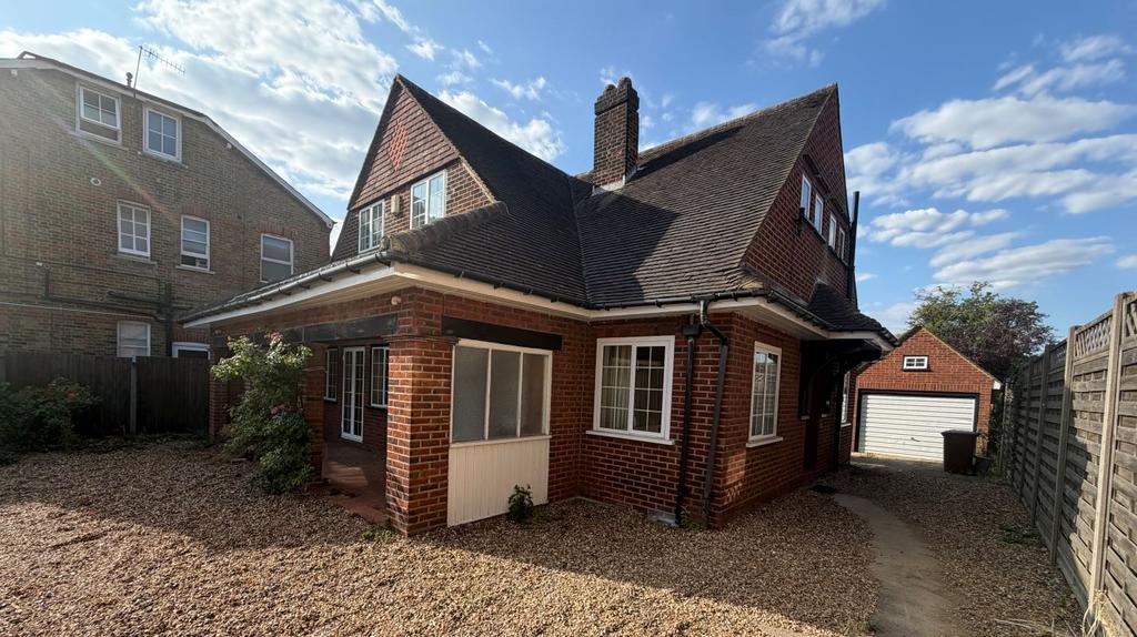 Detached house exterior, driveway, garage