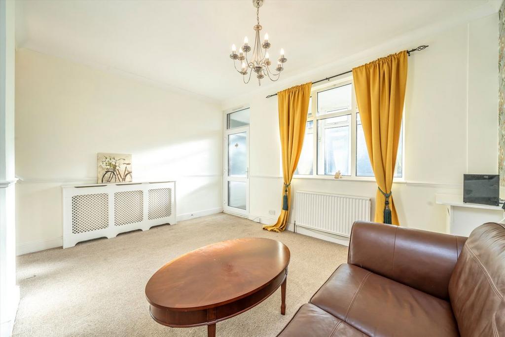 House in Sunbury-On-Thames - View 3