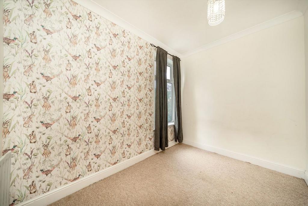 House in Sunbury-On-Thames - More