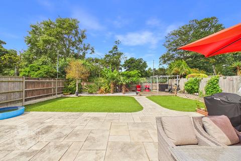 4 bedroom detached bungalow for sale, Caystreward, Great Yarmouth