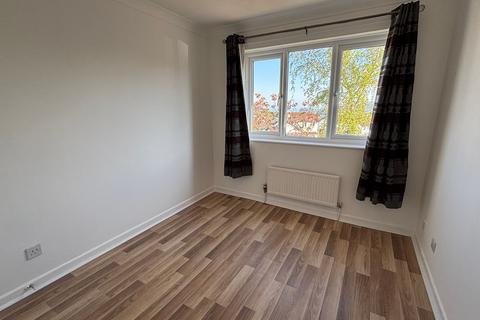 3 bedroom flat to rent, Coombe View, Teignmouth, TQ14