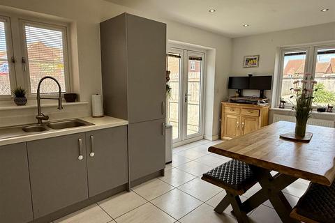 3 bedroom detached house for sale, Oak Road, Market Weighton
