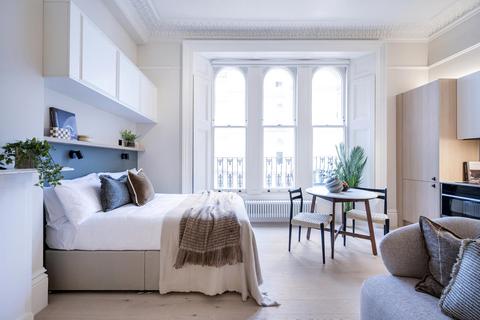 Studio to rent, Kensington Gardens Square, 32-33, London W2