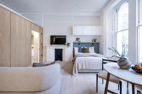 Studio to rent, Kensington Gardens Square, 32-33, London W2