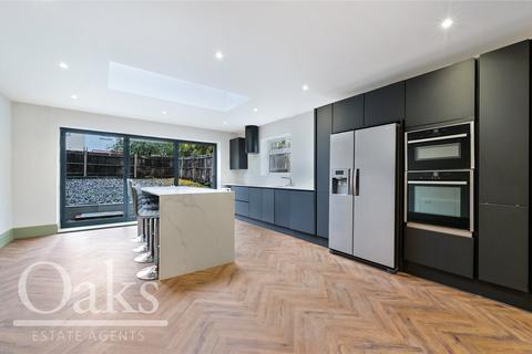 4 bedroom semi-detached house to rent, Oval Road, East Croydon