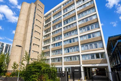 2 bedroom apartment to rent, Wakering Road, Barking