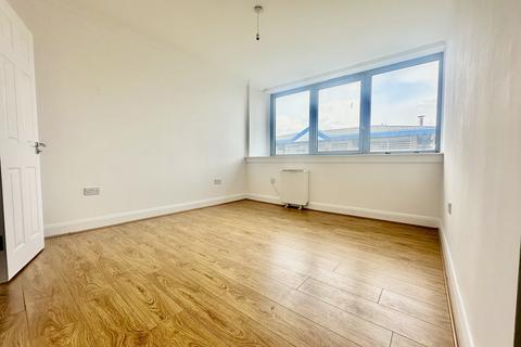 2 bedroom apartment to rent, Wakering Road, Barking