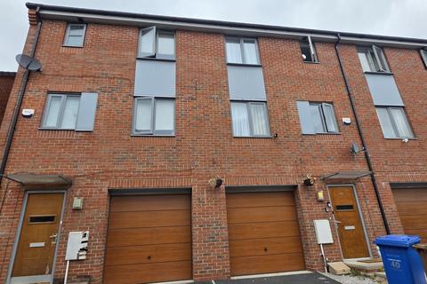 4 bedroom house to rent, Christie Lane, Salford, M7